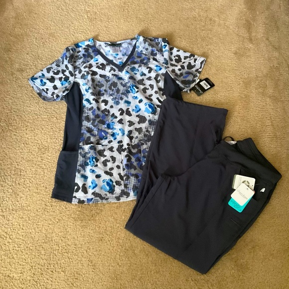 Women’s NWT Scrub Uniform by Cherokee - Picture 1 of 6